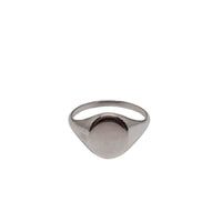 Engravable Oval-Shaped Signet Ring (Silver)