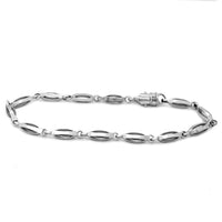 Hollowed Oval Shaped Bracelet (14K).
