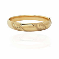 Diamond Dust and Cut Leaf Design Bangle Bracelet (14K).