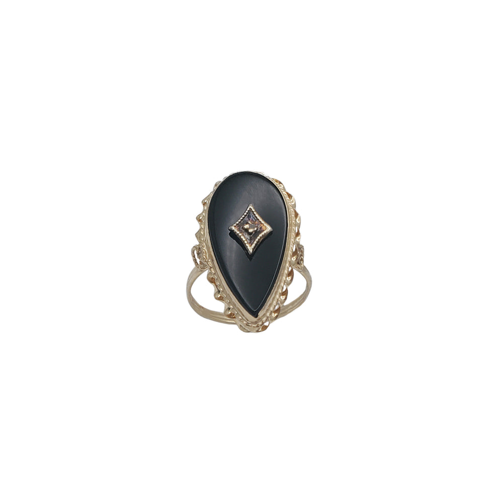 Black Onyx Oval Ring (14K)