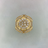 Majestuoso anillo de diamantes de flores de oro amarillo de 14K