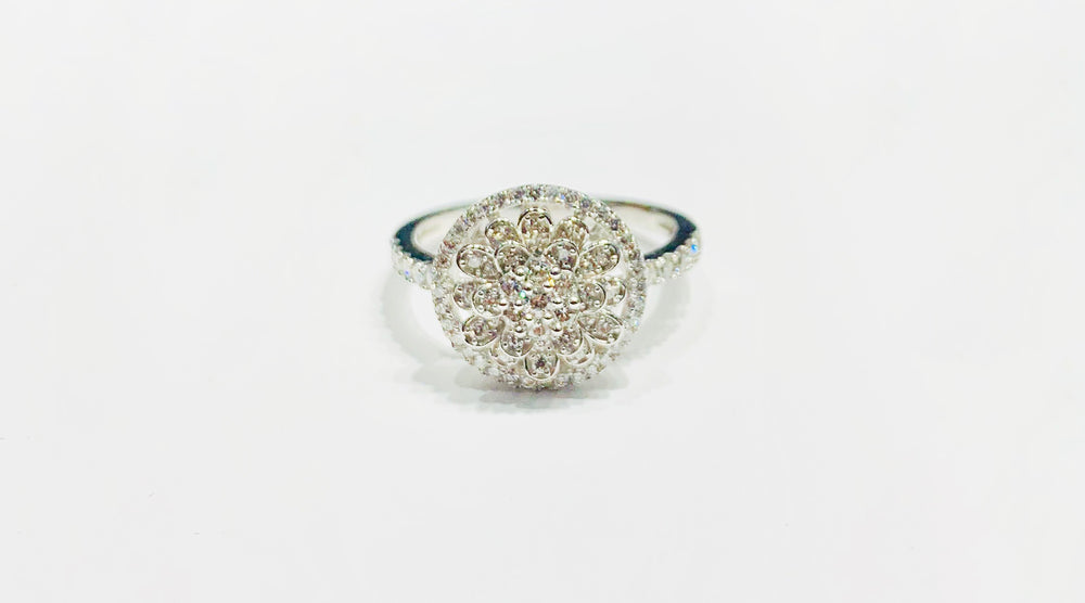 Diamond Round Flower Ring (14K).
