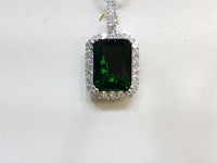 Pasad nga Emerald-Gupit nga Gemstone Gold Pendant w / Mga diamante