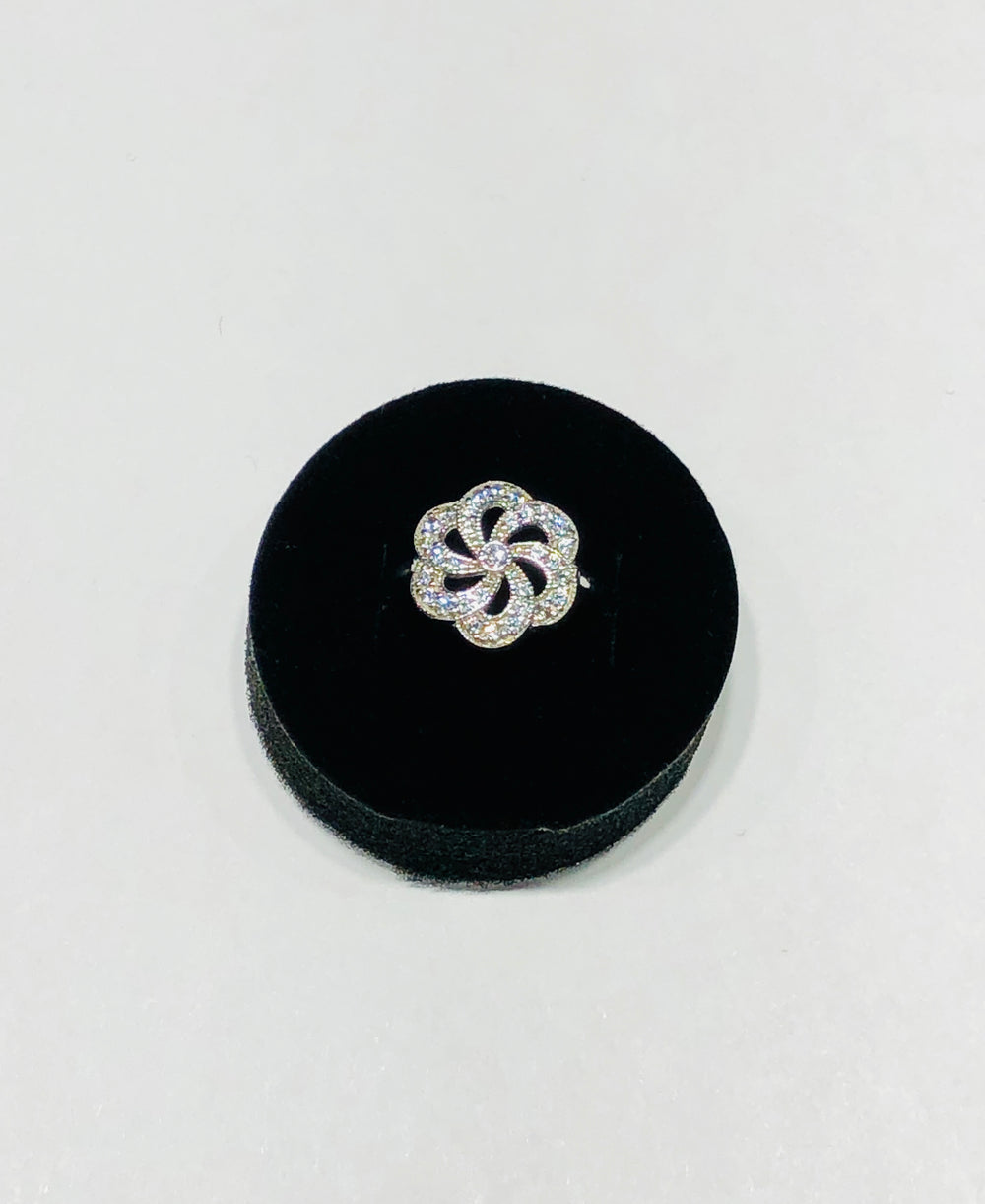 Six Pendal Flower Icon CZ Ring (14K)