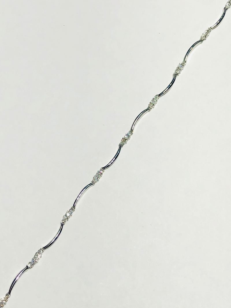 Crescent Diamond Bracelet (10K)