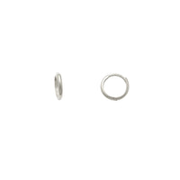 Jednoduché biele náušnice Huggie (14K) Popular Jewelry New York