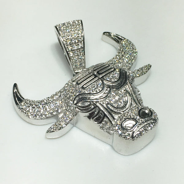 Iced-Out Bull Head Pendant - Popular Jewelry
