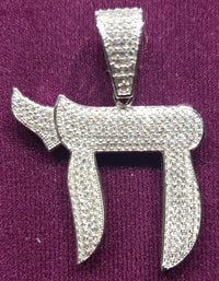 Iced-Out Chai Symbol Pendant Silver (Putih) - Popular Jewelry