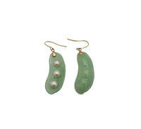 浅绿色翡翠和珍珠Peapod耳环（14K）