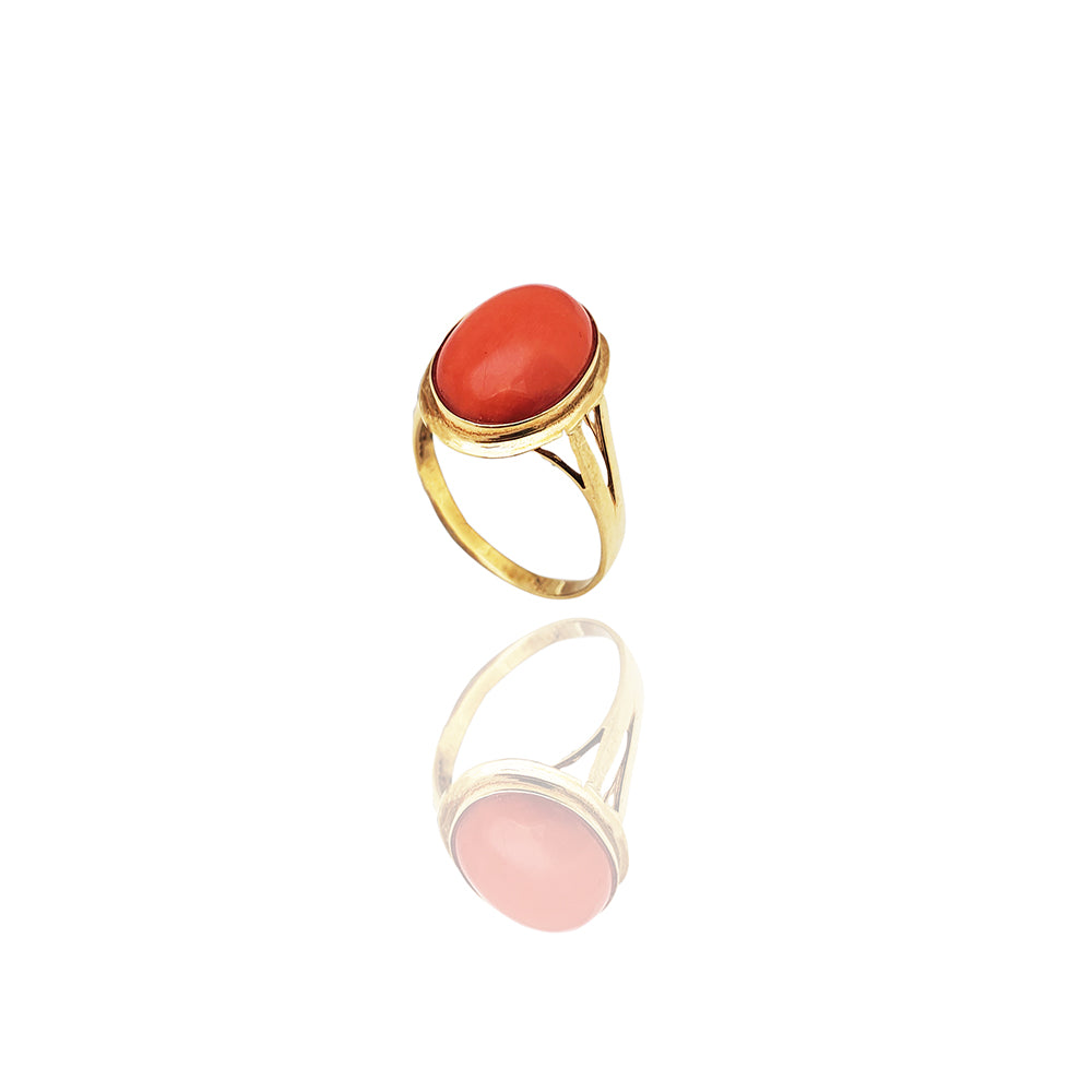Ultra-Light Oval Cabochon Coral Ring (14K)