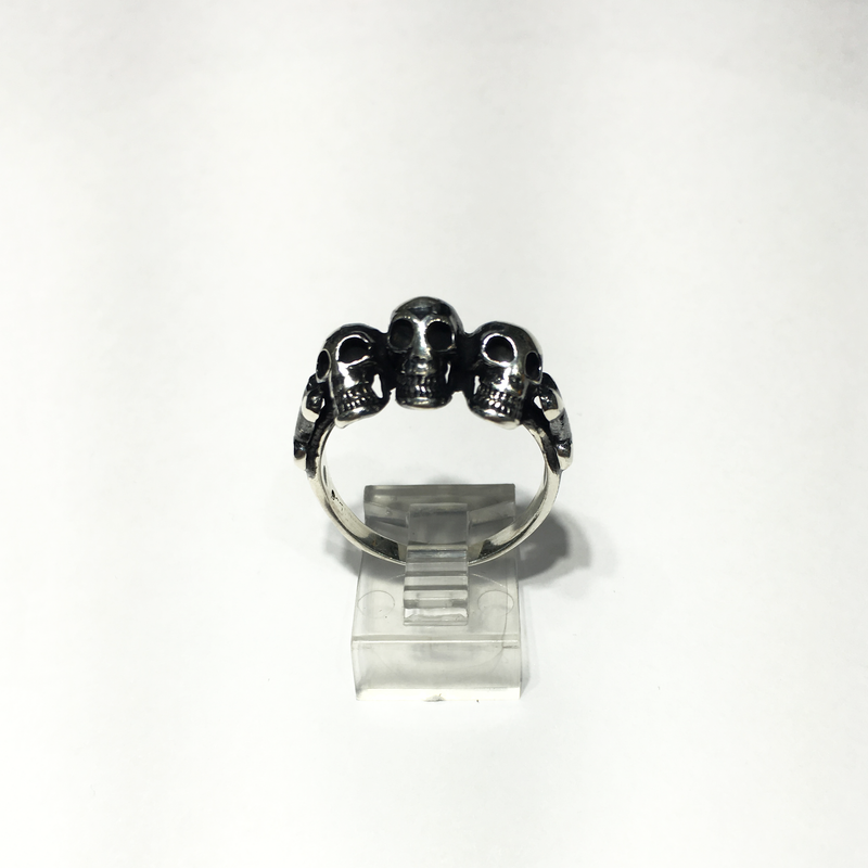 Antique-Finish Triple Skull Head Ring (Silver) face - Popular Jewelry - New York