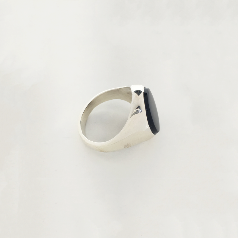 Oval Black Onyx Ring (Silver) Right angle - Popular Jewelry - New York