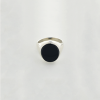 Ovala Nigra Oniksa Ringo (Arĝenta) Fronto - Popular Jewelry - Novjorko